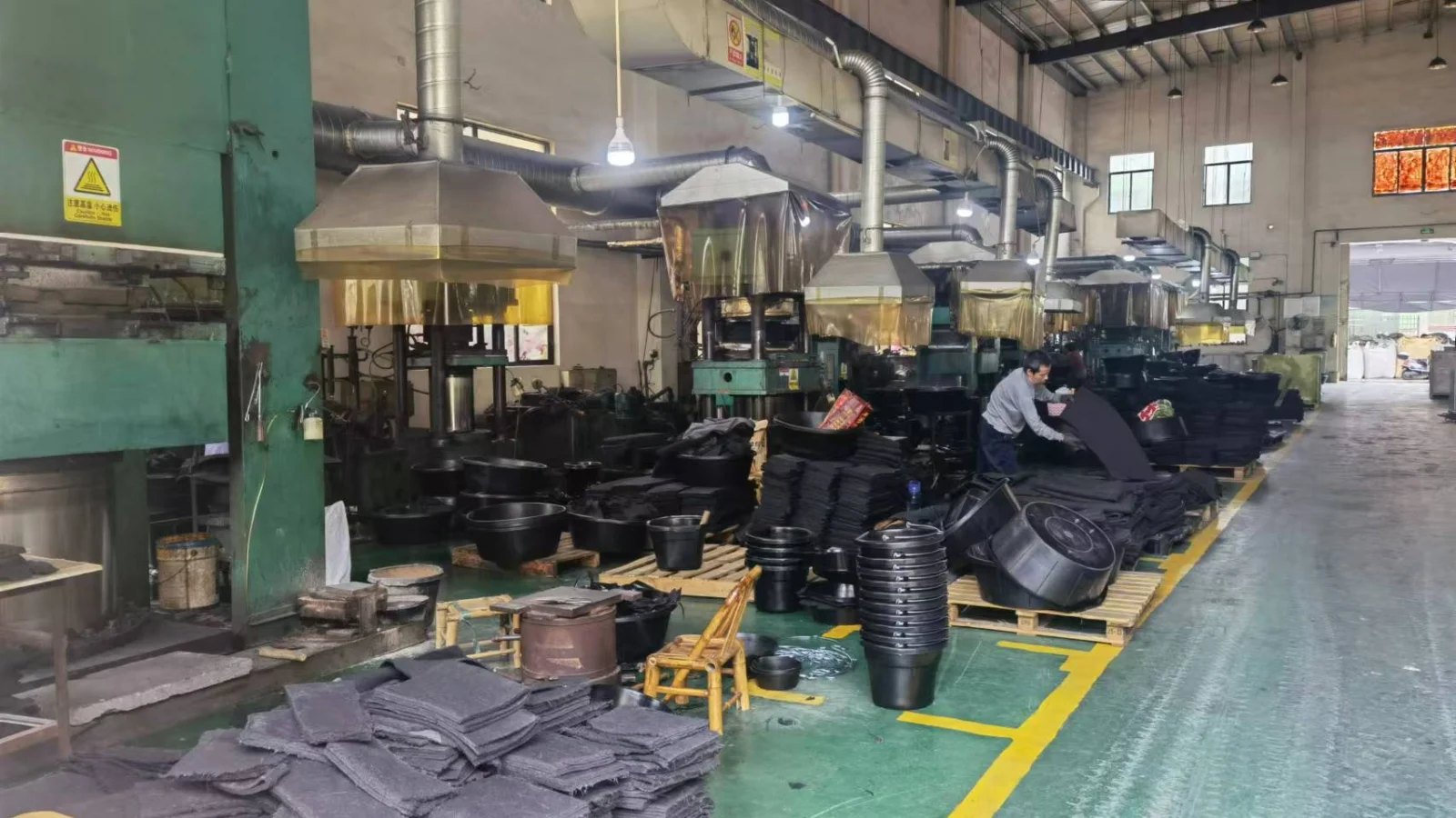 国华橡胶浙江三门工厂生产车间